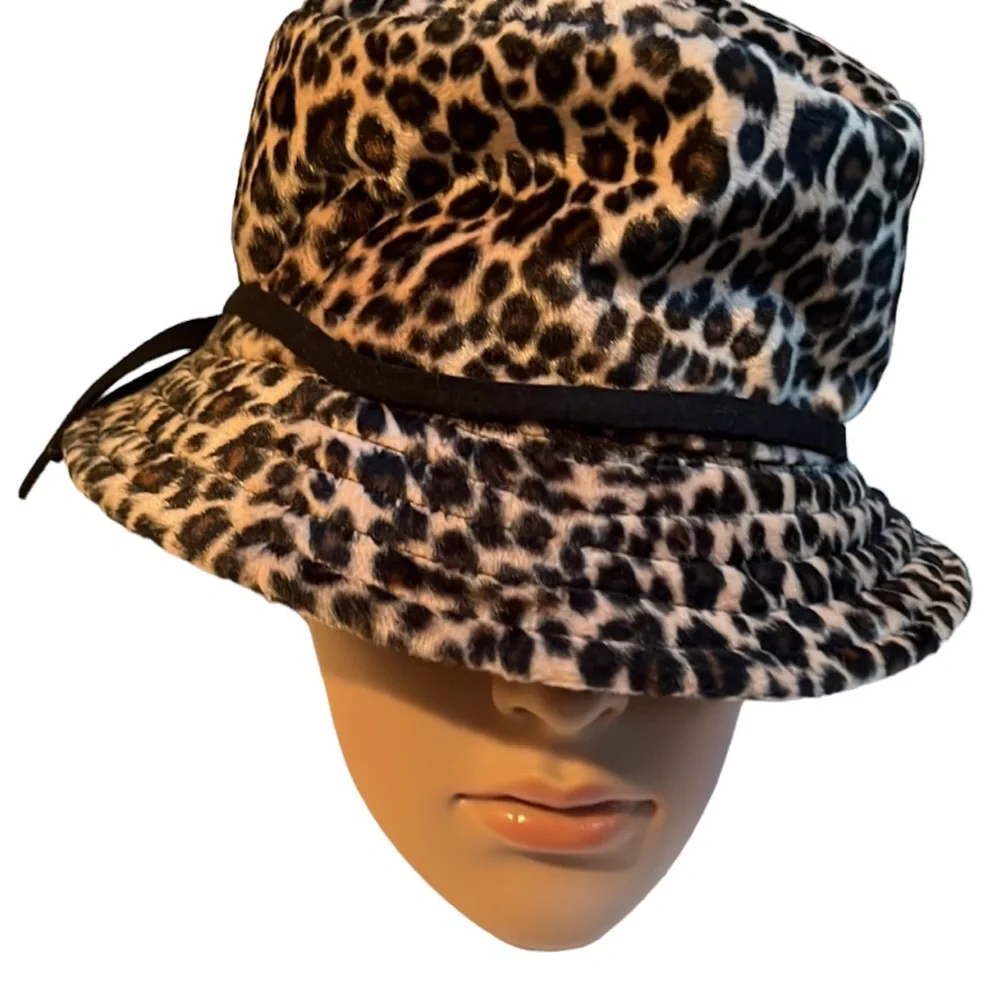 Betmar New York one size black & brown vintage animal print hat , lined